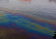 Бухту Нагаева в Магадане могли загрязнить нефтепродукты с траулера, затонувшего в 2006 году