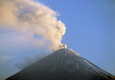 Вулкан Эбеко выбросил четырехкилометровый столб пепла