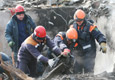 Поиски 25 человек ведутся в Магнитогорске после обрушения подъезда дома