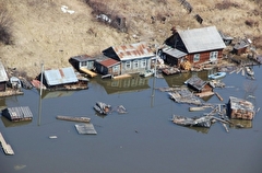 Более 100 домов и около 60 дворов подтоплено в Олекминском районе Якутии из-за паводка