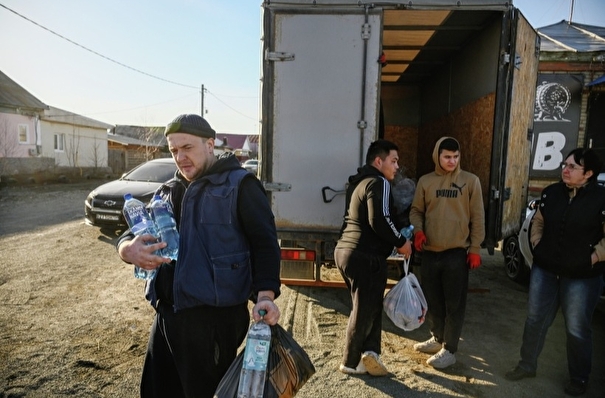 Партию питьевой воды отправили астраханцы в Оренбургскую область