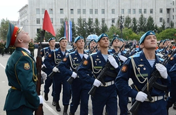 Военные парады и марши в День Победы прошли на Дальнем Востоке