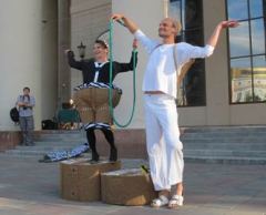 Фестиваль уличных театров "Театральная площадь" открылся в Кемерово