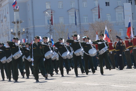 В Сибири на парадах в День Победы тысячи людей впервые смогли увидеть новые образцы военной техники