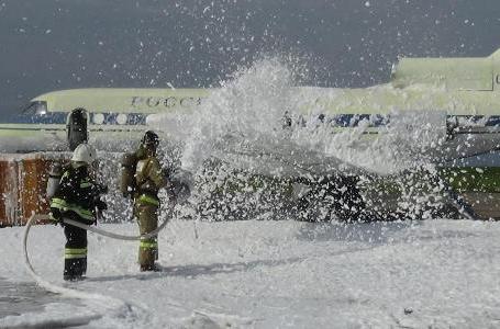 Белгородские спасатели отработали ликвидацию аварии на борту самолета