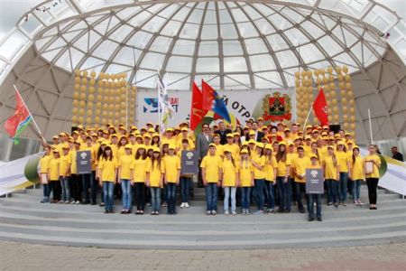 Кузбасские власти реализуют совместный проект с фондом "СУЭК-регионам" по летнему трудоустройству школьников