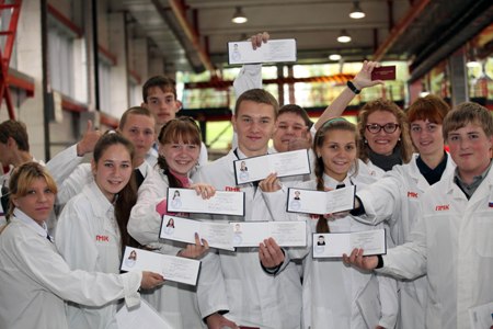 Первокурсники образовательной программы "Будущее Белой металлургии" получили студенческие билеты