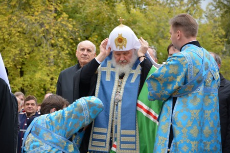 Патриарх Кирилл освятил место строительства кафедрального собора в Барнауле