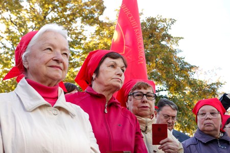 Годовщину создания ВЛКСМ в Краснодаре отметили митингом у памятника "Комсомольцам всех поколений"