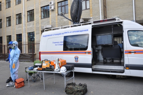 Ставропольские спасатели продемонстрировали передвижную станцию мониторинга и оповещения