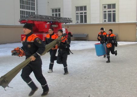 Томские пожарные потушили условное возгорание в одном из корпусов Томского политеха