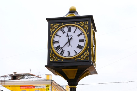 В центре Твери установили пятиметровые часы "для свиданий"
