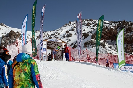 Чемпионат России по горнолыжному спорту собрал в горах Кабардино-Балкарии более 100 участников