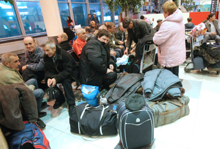 Задержанный более чем на 12 часов из-за поломки самолета рейс вылетел из Новосибирска в Москву