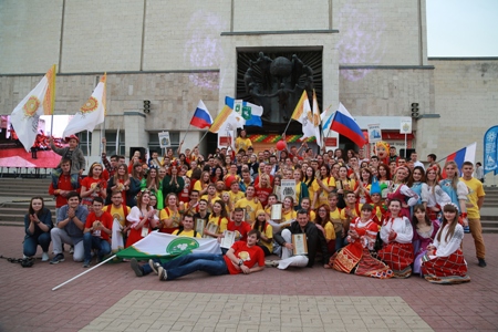 Кульминацией фестиваля "Русь заповедная" в Белгороде стал хоровод из 500 человек