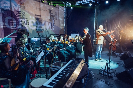 Музыканты в Екатеринбурге до рассвета выступали перед зрителями на 70 импровизированных площадках