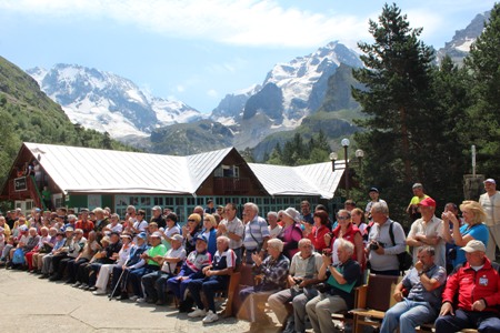 Более 300 альпинистов отметили юбилей горной базы "Уллу-Тау" в Кабардино-Балкарии