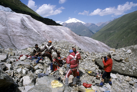 Спасатели отыскали заблудившихся на Эльбрусе альпинистов из России и Австрии