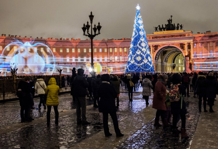 Более 6 тыс. сотрудников Росгвардии обеспечат порядок на новогодних праздниках в Петербурге