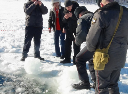 Обнаружены тела трех рабочих, на тракторе провалившихся под лед в Иркутской области
