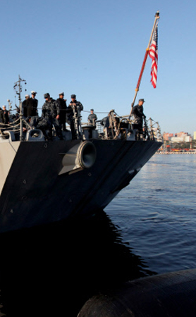 Эсминец ВМС США, оснащенный крылатыми ракетами, вошел в Черное море