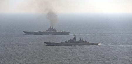 В Североморске встречают моряков "Адмирала Кузнецова" и "Петра Великого", вернувшихся из Сирии