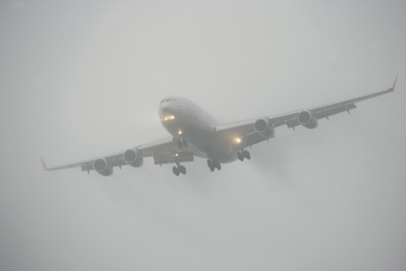 Работа аэропорта Калининграда приостановлена из-за тумана