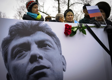 Шествие памяти Немцова в Петербурге завершилось митингом
