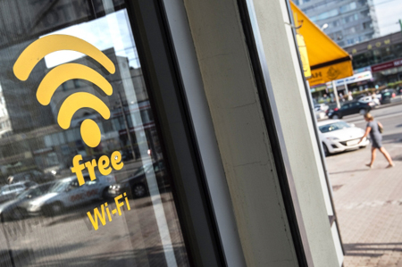 NetByNet продлил тестовую эксплуатацию бесплатного Wi-Fi в автобусах Петербурга