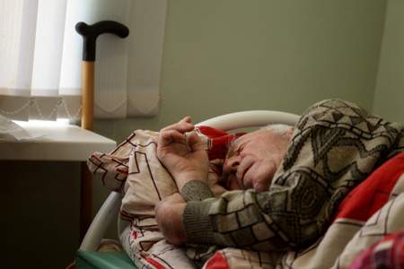 Смерть постояльцев дома престарелых под Калининградом не связана со вспышкой кишечной инфекции