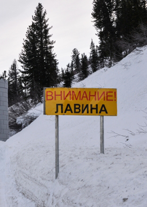 В Хибинах высокая степень лавинной опасности, специалисты подорвут снежный покров
