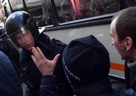 Более 130 человек доставлены в отделы полиции Петербурга после несанкционированной акции
