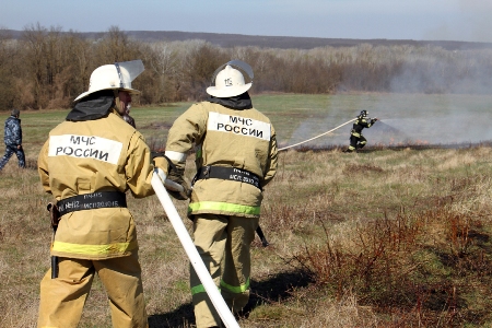 Пожарные ликвидировали крупный учебный лесной пожар в окрестностях курорта Горячий Ключ на Кубани