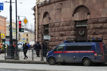 Взрыв в метро Петербурга, вероятно, совершил террорист-смертник