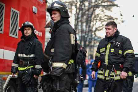 Взрыв прогремел в многоэтажном доме в Петербурге