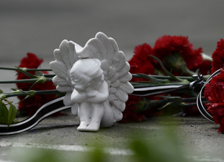 Жители Ханты-Мансийска почтят память жертв теракта в Петербурге возложением цветов и запуском белых шаров