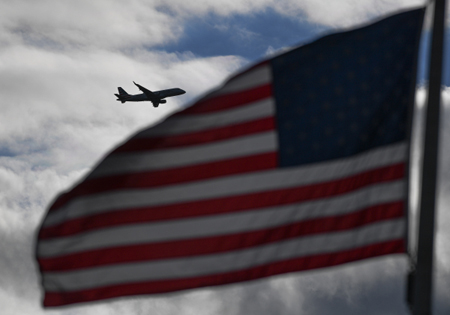 Разведывательный самолет ВВС США летит к российским рубежам на Балтике