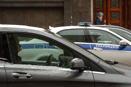 При взрыве гранаты в машине в Северной Осетии ранен сотрудник правоохранительных органов