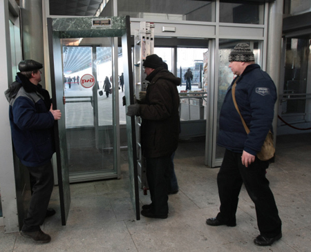В метро Петербурга включили звуковой сигнал металлодетекторов