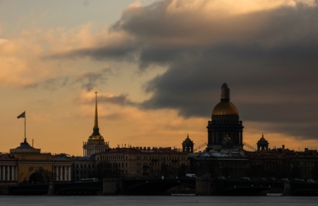 Власти Петербурга не разрешили оппозиции выйти на Первомай единой колонной в защиту Исаакия