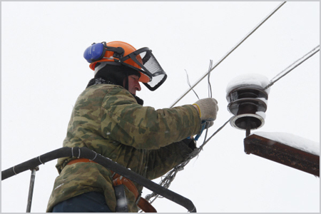 Рязанские энергетики завершили восстановительные работы на порванных ветром линиях электропередачи