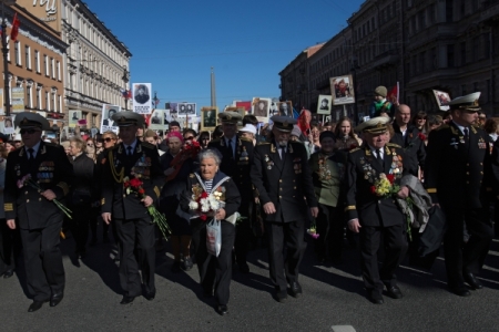 Полумиллионный "Бессмертный полк" в Петербурге пройдет по Невскому проспекту под музыку