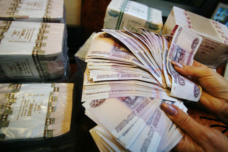 Кассир банка в Волгограда подозревается в краже почти 9 млн рублей и 80 тыс. в валюте