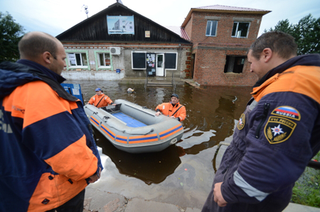 Около 100 донских спасателей отправились на Ставрополье для ликвидации последствий ЧС