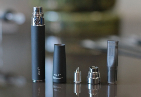 Нижегородский парламент предлагает на федеральном уровне запретить продажу подросткам электронных сигарет