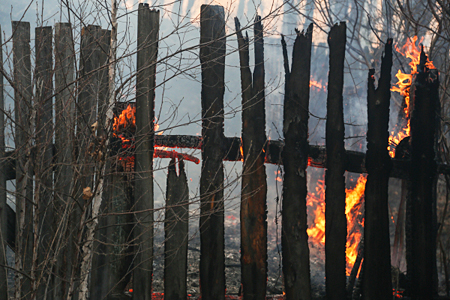Четыре жилых дома сгорели в Кировской области, пострадавших нет