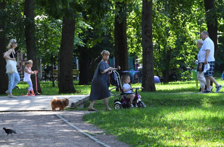 Полсотни парков и скверов обработано от клещей в Москве
