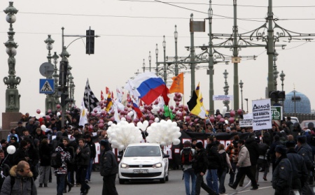 В несанкционированной акции в Петербурге участвовало более 3 тысяч человек