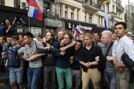 Собянин назвал "опасной провокацией" несанкционированную акцию в центре Москвы
