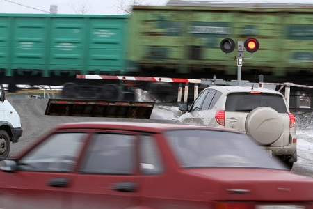 Все железнодорожные переезды проверят на Сахалине после столкновения поезда с грузовиком
